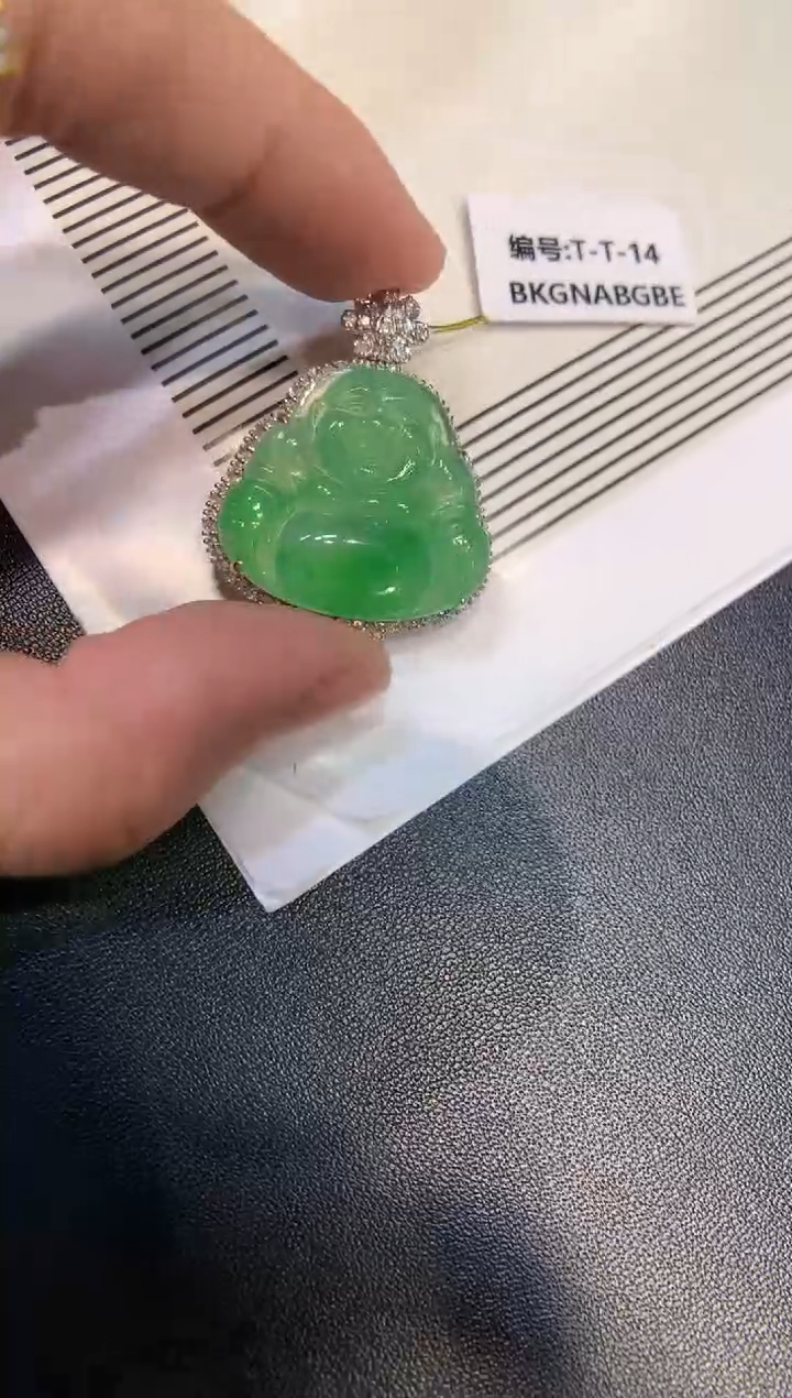 颈饰18K金镶嵌翡翠筝****心佛公
