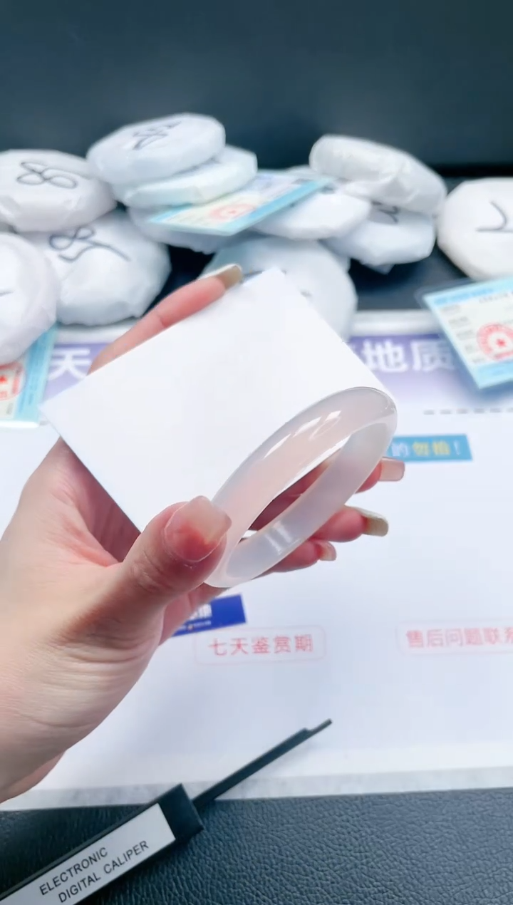 【闪购商品】石英质玉手镯未镶嵌13J60-52