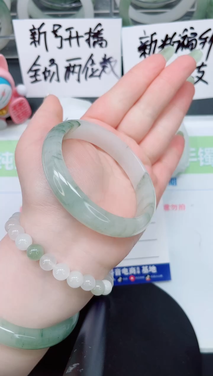 【闪购商品】石英质玉手镯未镶嵌a18