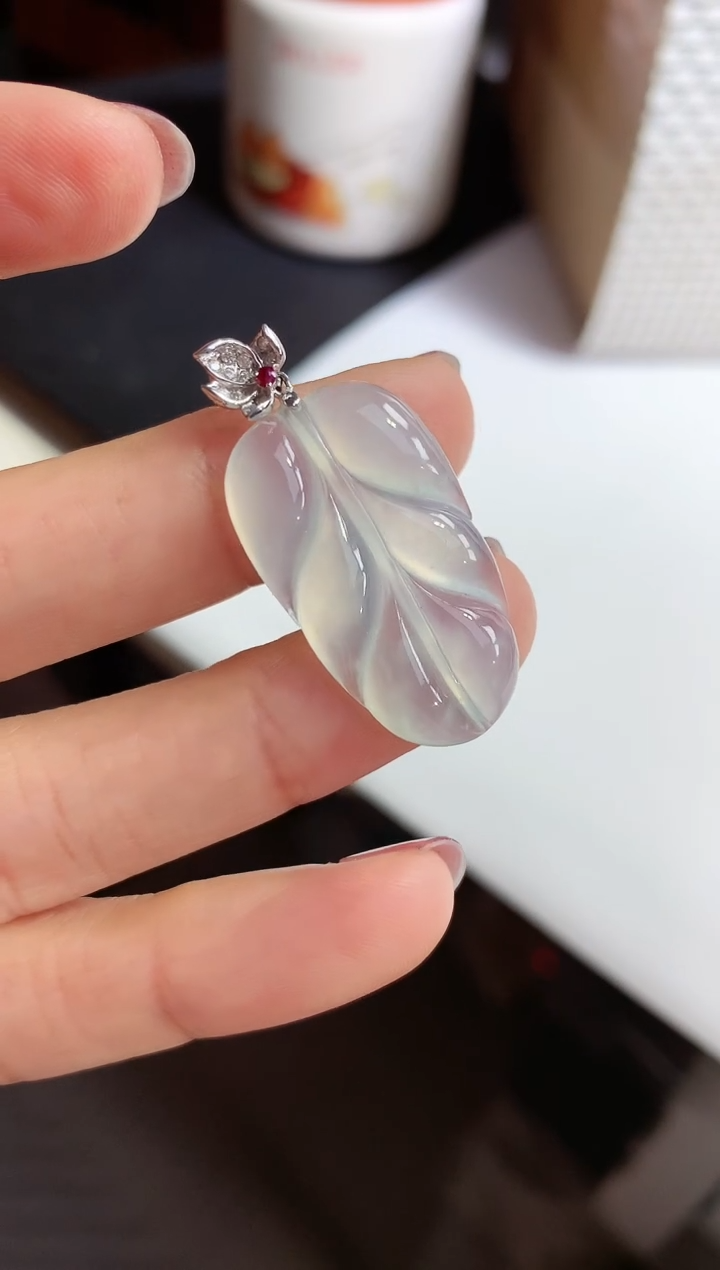 【闪购商品】翡翠颈饰未镶嵌叶子