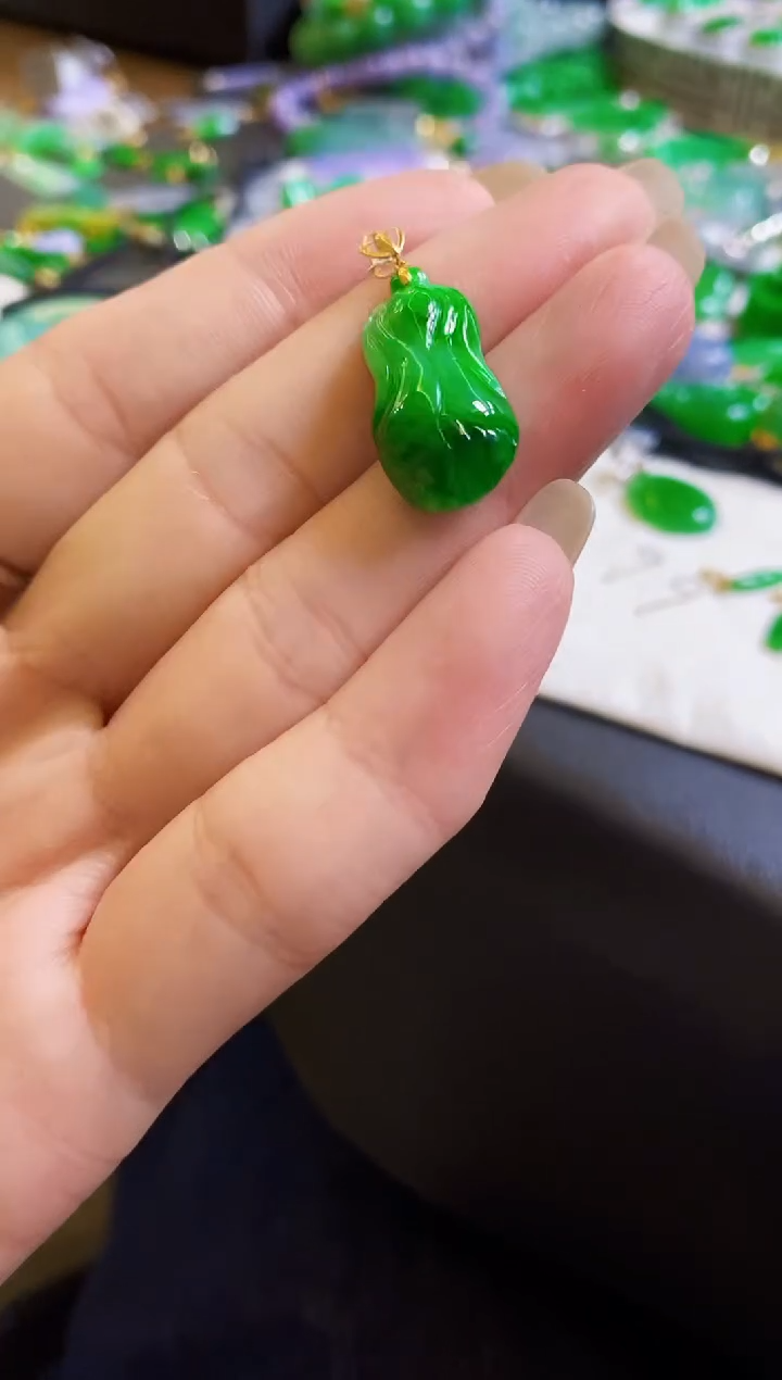 【闪购商品】定制翡翠18K金镶嵌吊坠