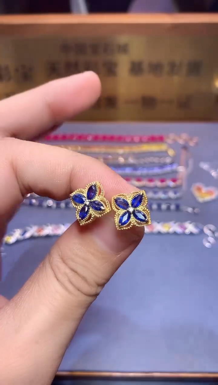 【闪购商品】蓝宝石耳饰银S925镶嵌........