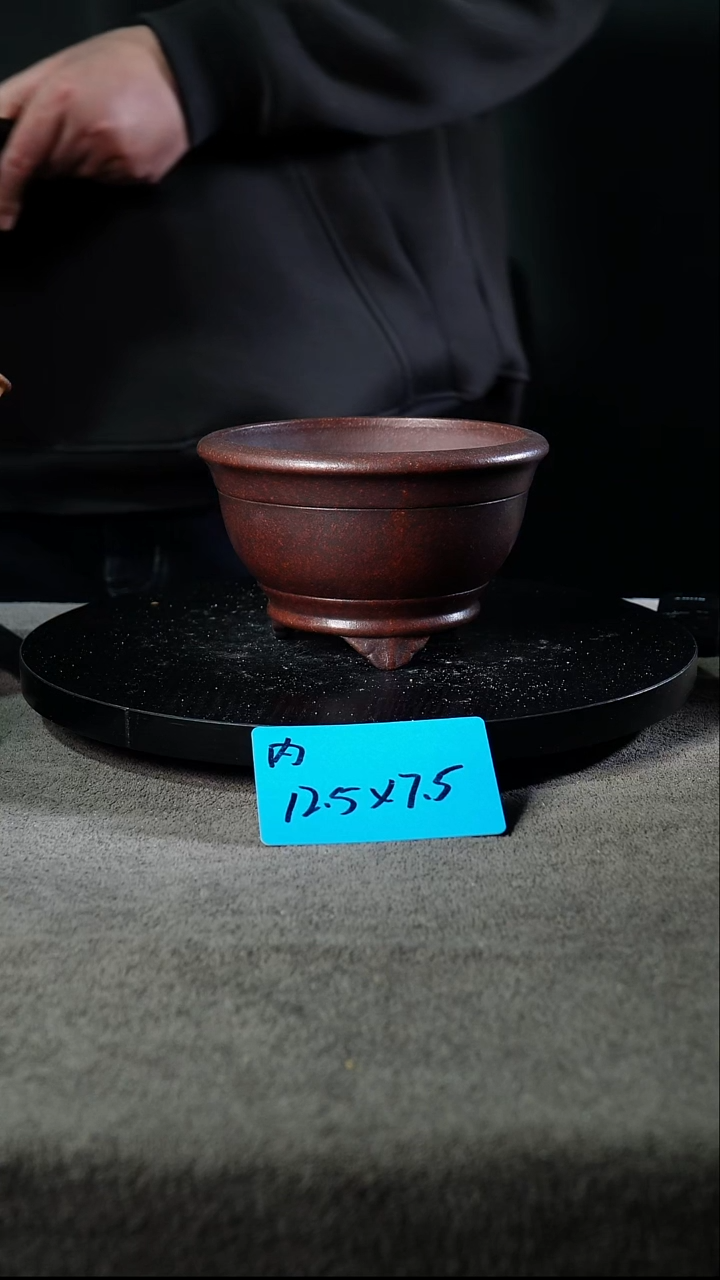 A宜兴紫砂小花盆