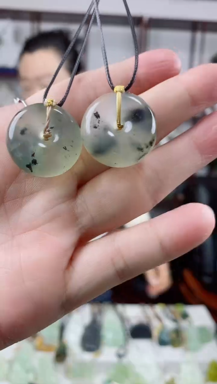 未镶嵌岫玉颈饰随机发