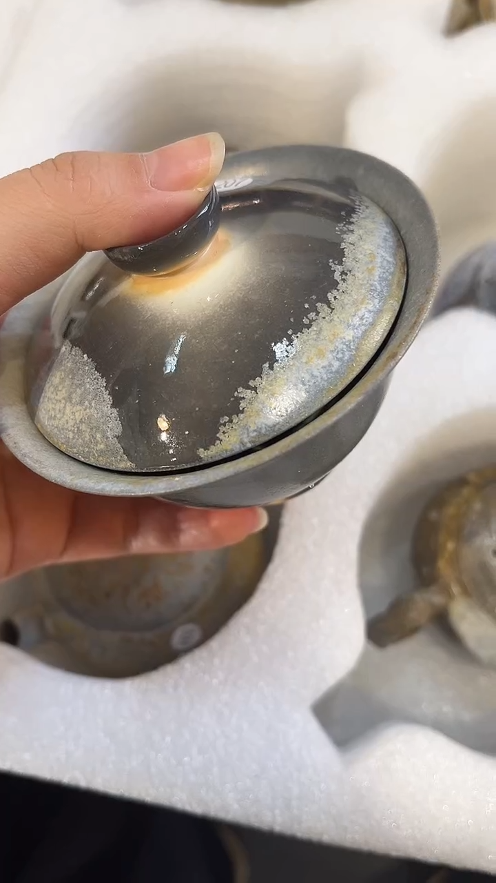 盖碗207号容量130-150ML高白泥 有点不合缝 介意不拍