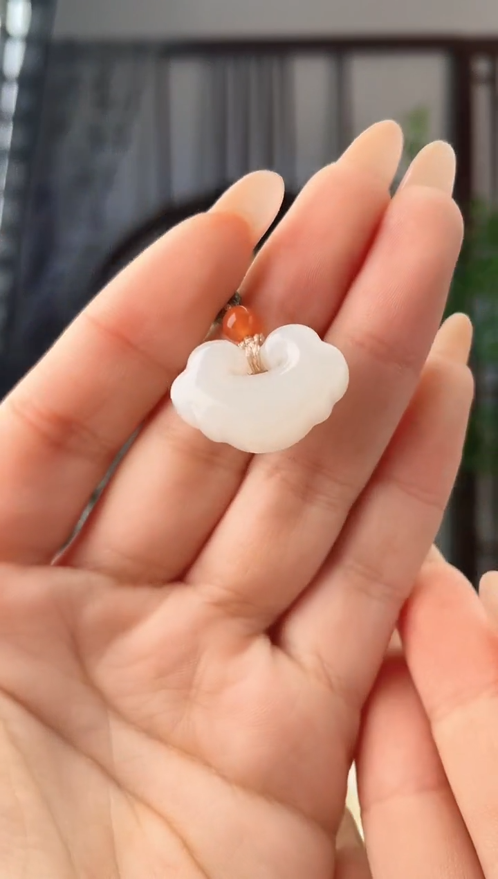 颈饰未镶嵌和田玉锁 xp