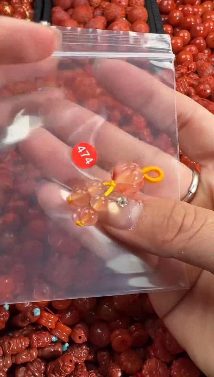 南红玛瑙未镶嵌颈饰1