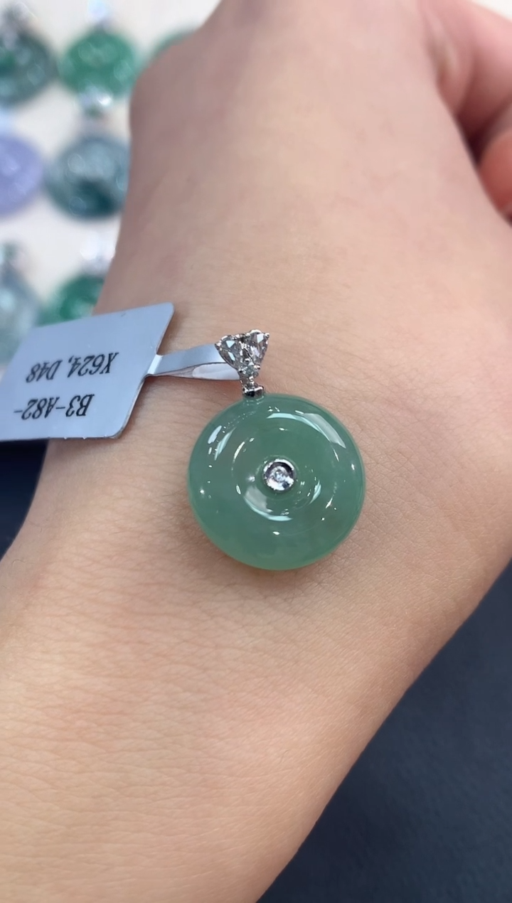 【闪购商品】翡翠吊坠(不含链)18K金镶嵌b28多样性一件发货