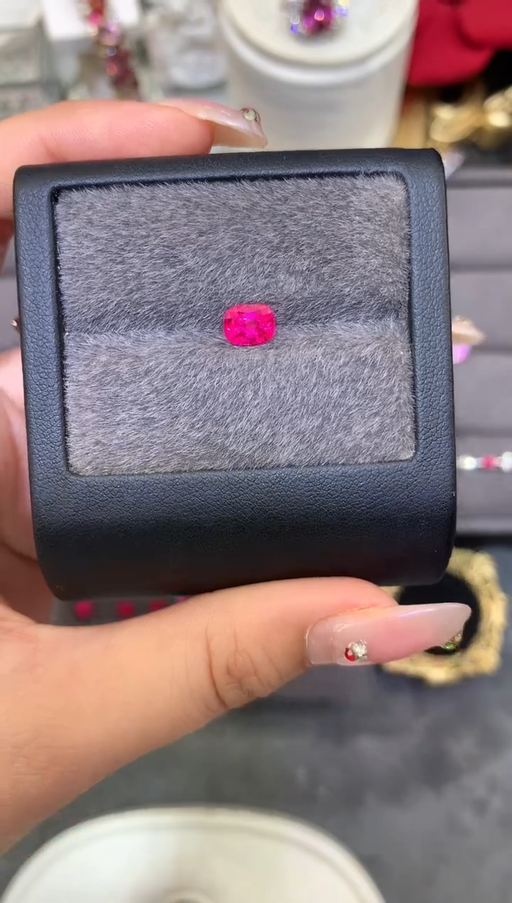 未镶嵌裸石定制尖晶石霞*枕型 绝地武士 1.06ct
