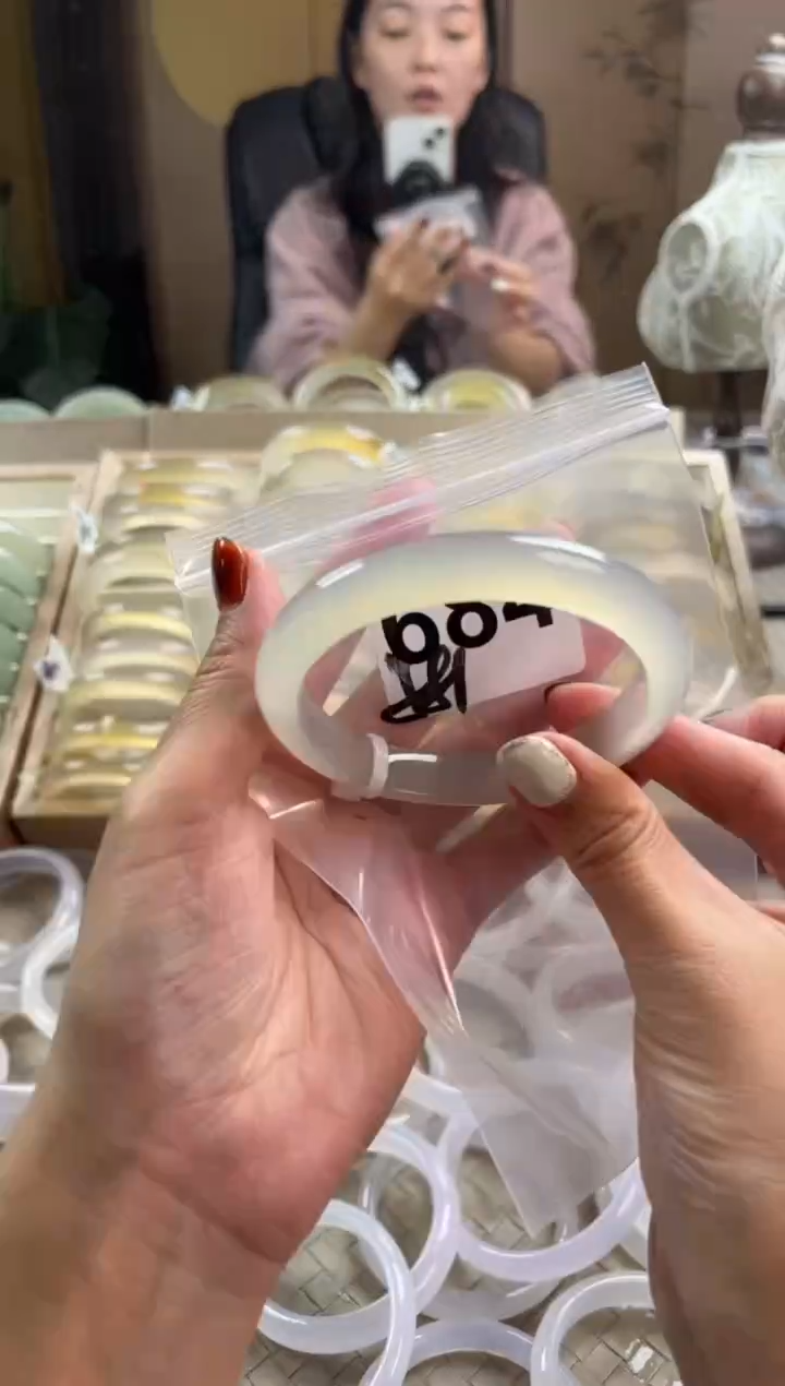 手镯玛瑙/玉髓未镶嵌684