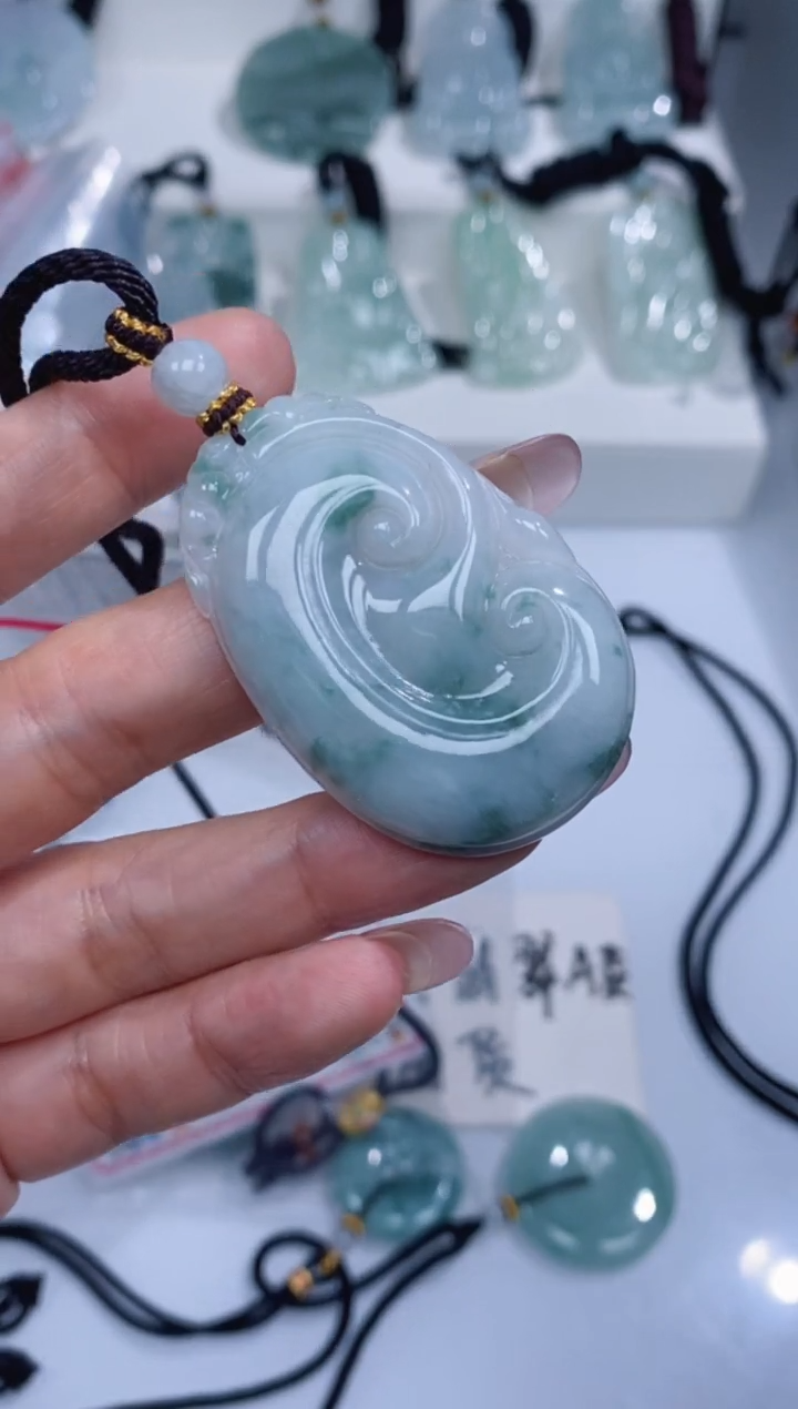 颈饰未镶嵌翡翠吊坠