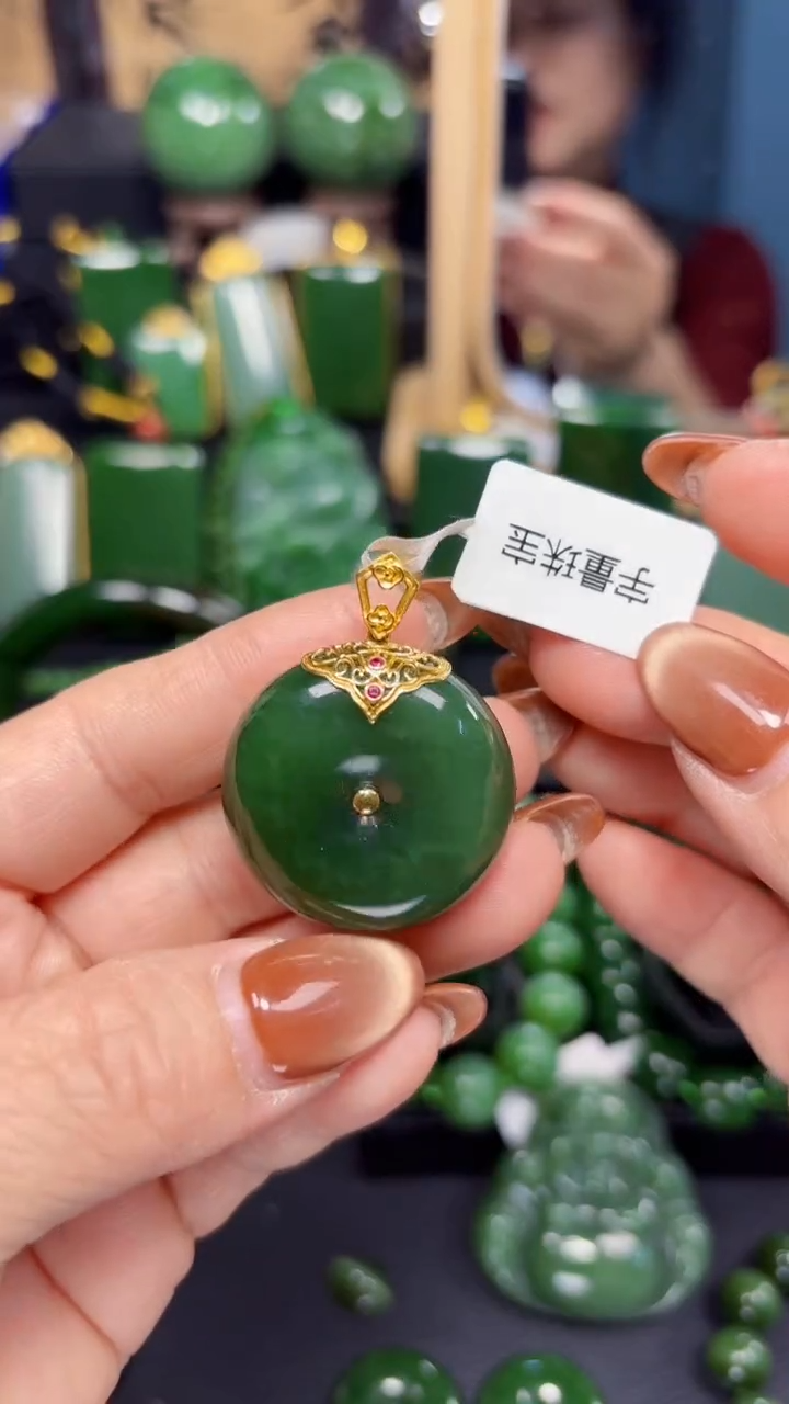 【闪购商品】和田玉（碧玉）吊坠(赠链)18K金镶嵌1