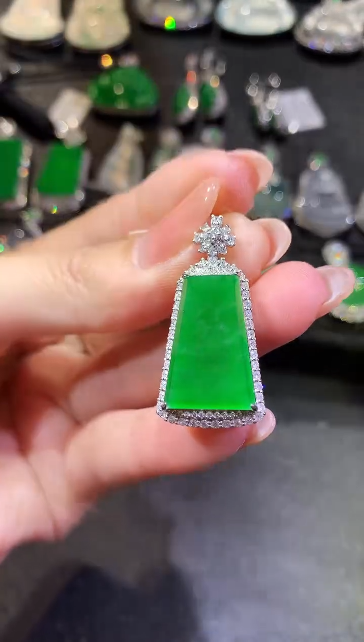 【闪购商品】翡翠吊坠(不含链)18K金镶嵌117-无事牌