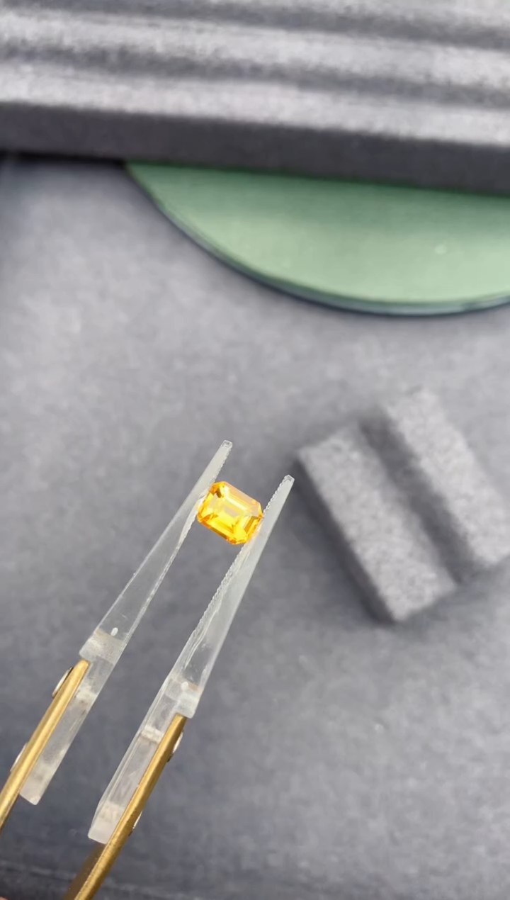 【闪购商品】彩色蓝宝石裸石未镶嵌1ct   黄色蓝宝石