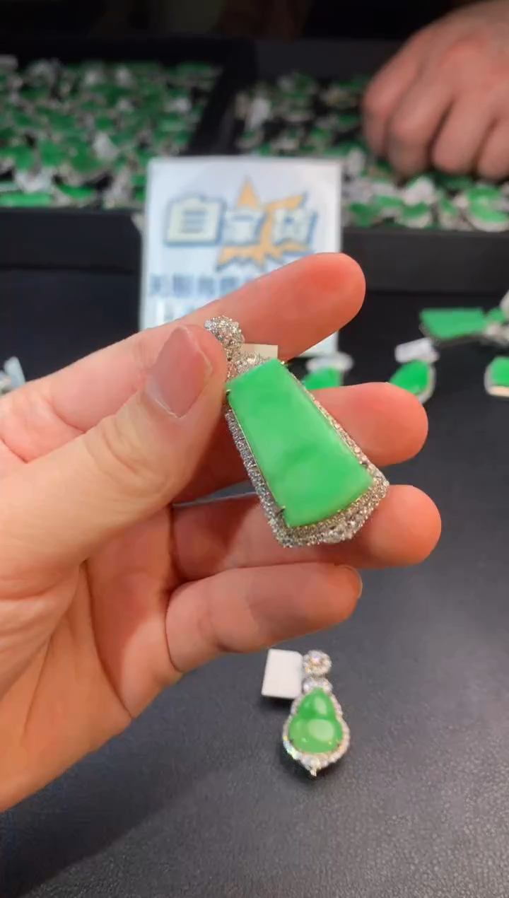 【闪购商品】翡翠颈饰银S925镶嵌翡翠