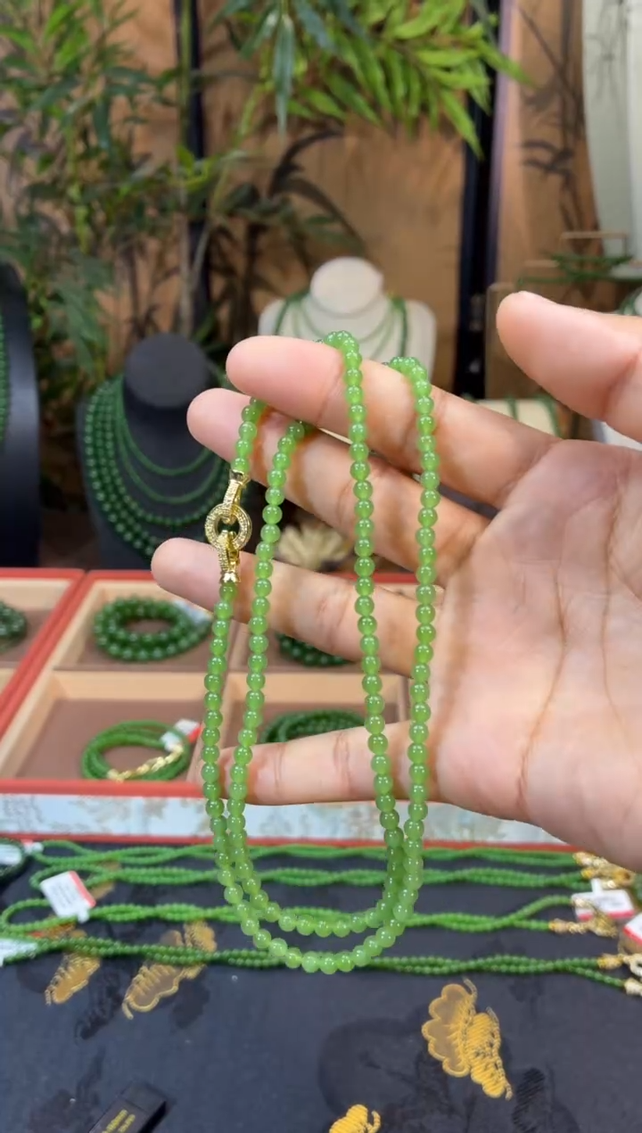 颈饰未镶嵌和田玉（碧玉）4高冰苹果绿无矿毛衣链