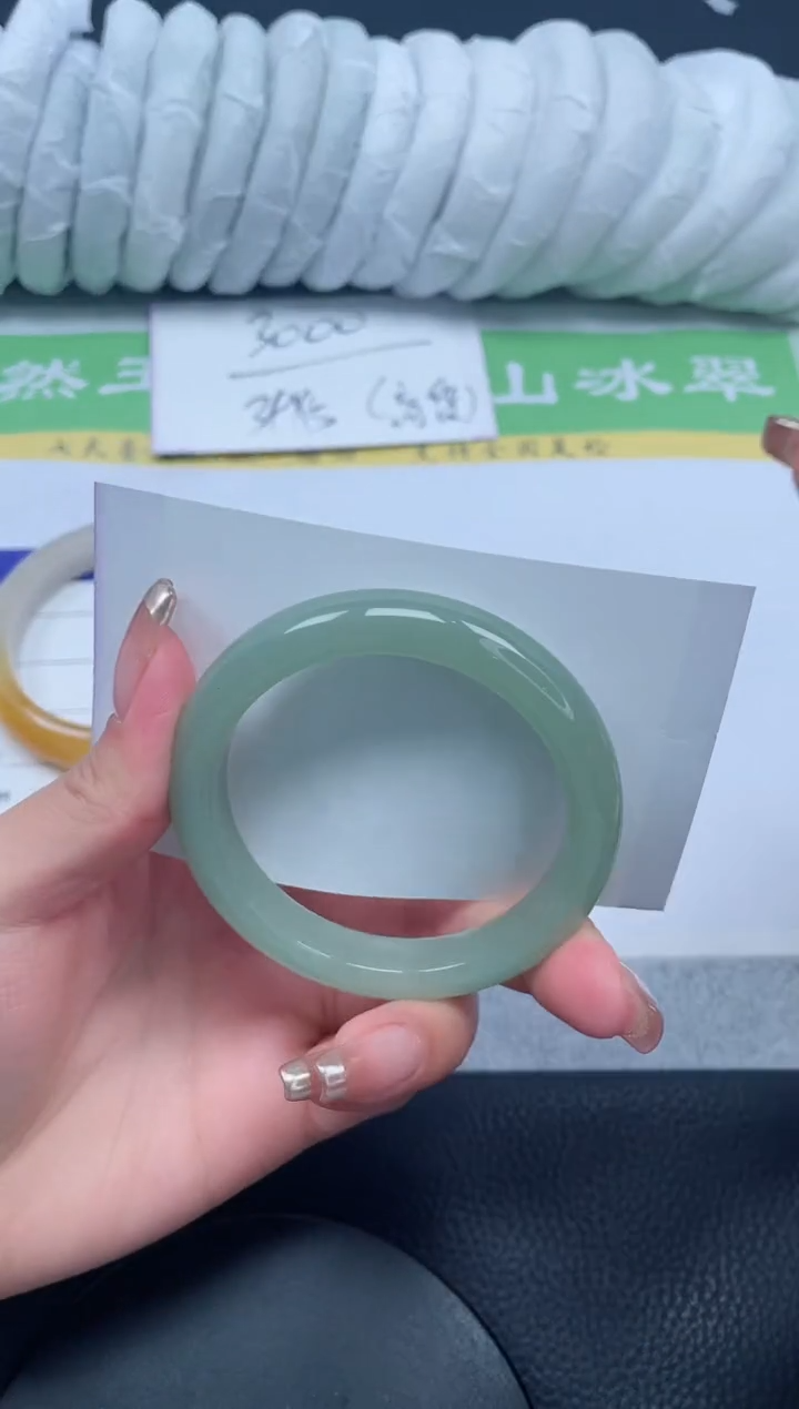 【闪购商品】石英质玉手镯未镶嵌A64-52+