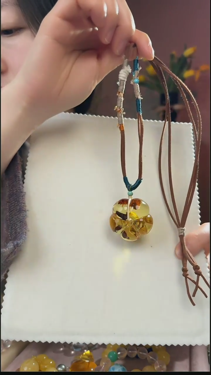 【闪购商品】琥珀（花珀）吊坠(不含链)未镶嵌天然花珀吊坠赠编绳