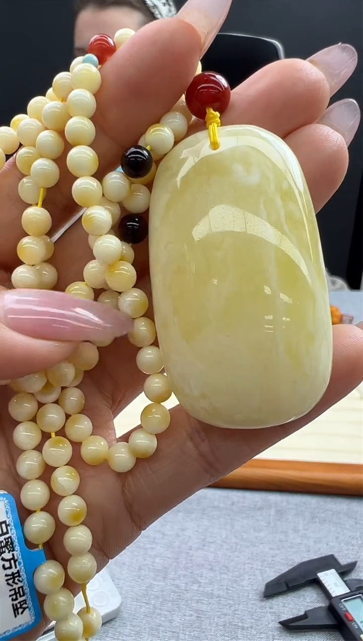 【闪购商品】琥珀颈饰未镶嵌84秒拍号