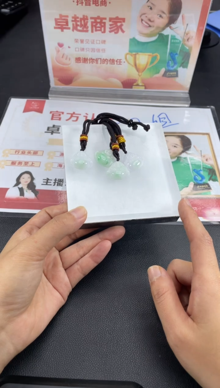 【闪购商品】翡翠挂件未镶嵌小佛公FL31多样性发其一CP配绳