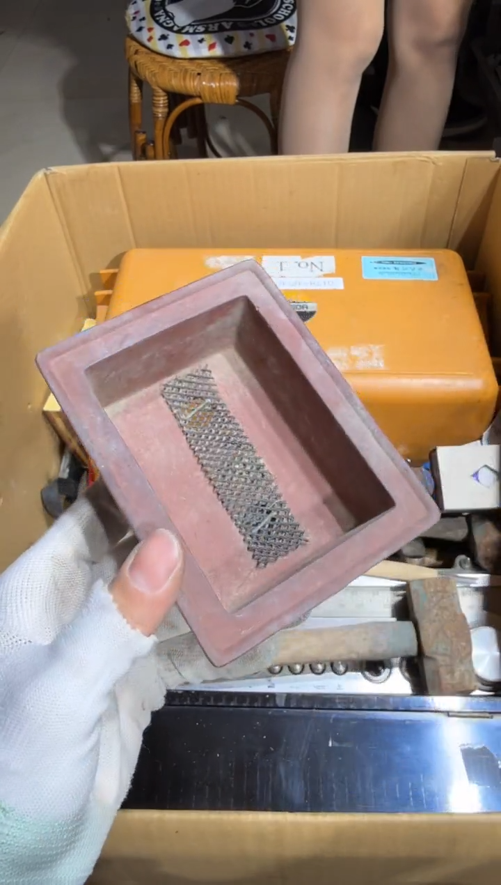 8新丫*G 744   中古商品，瑕疵品，不保好坏。