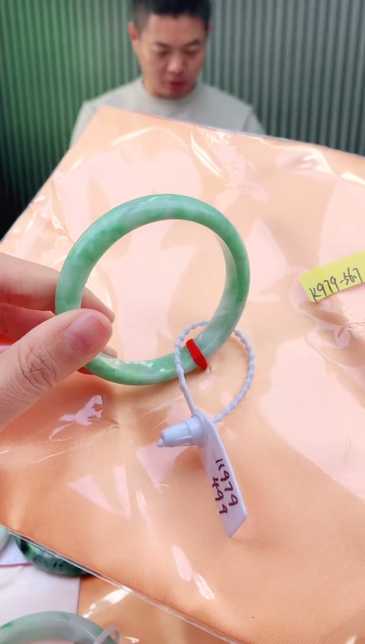 未镶嵌手镯翡翠56+