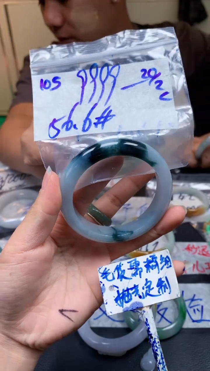 【闪购商品】定制翡翠未镶嵌105毛货需精细抛光手镯多样性拍一发一