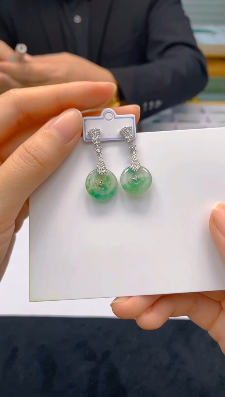 【闪购商品】石英质玉耳钉合金084