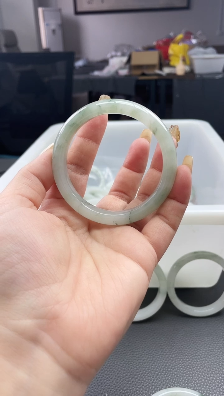 未镶嵌天山翠镯子石英质玉?****?唯美琦妍