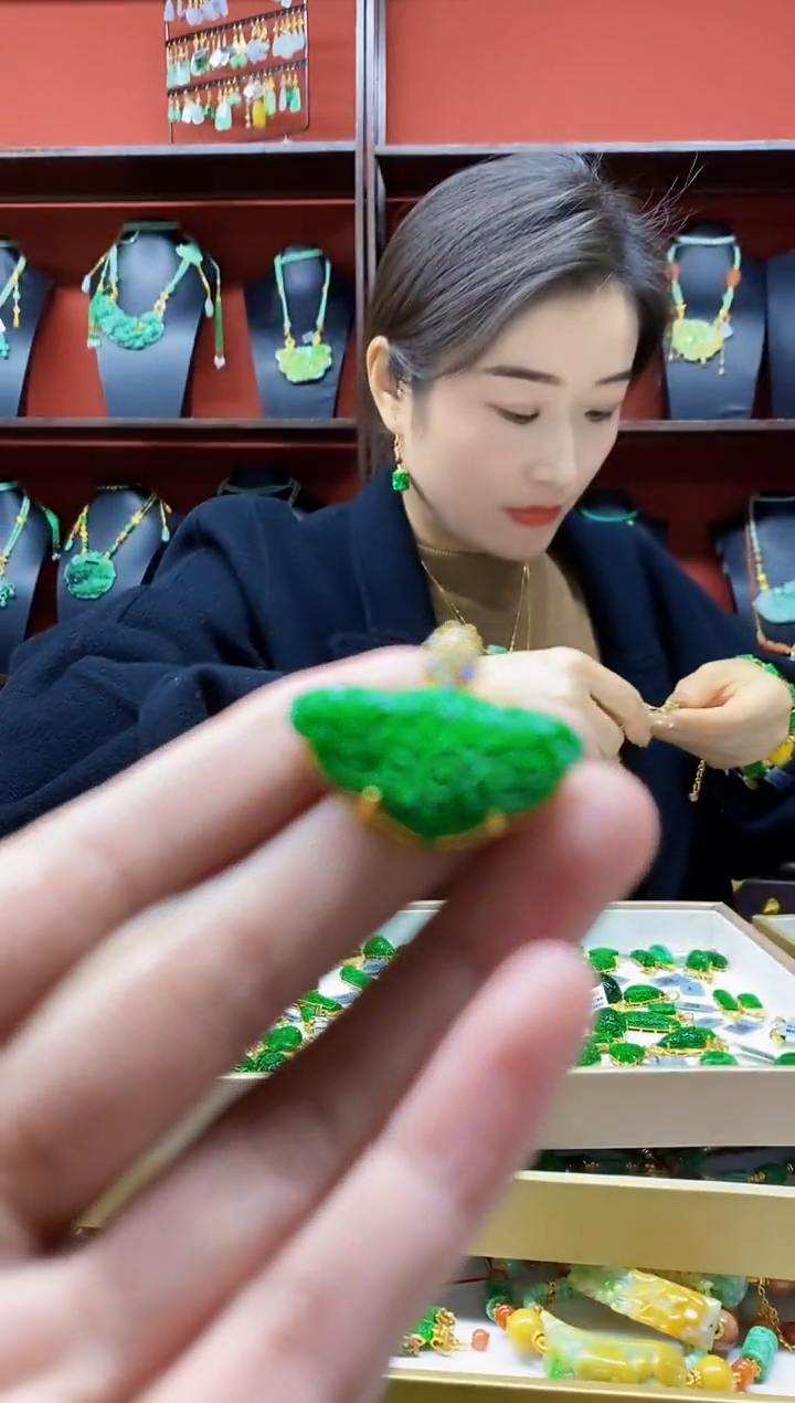 颈饰未镶嵌翡翠翡翠吊坠-32