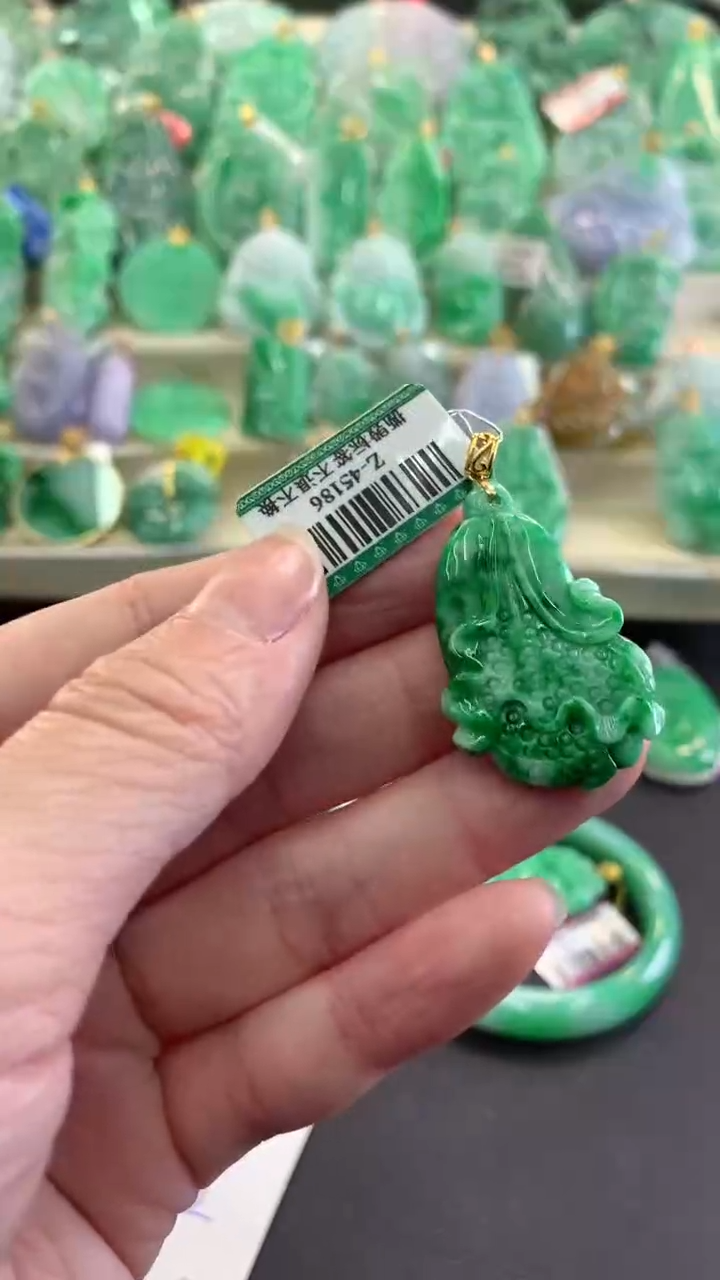 【闪购商品】翡翠吊坠(不含链)18K金镶嵌挂件