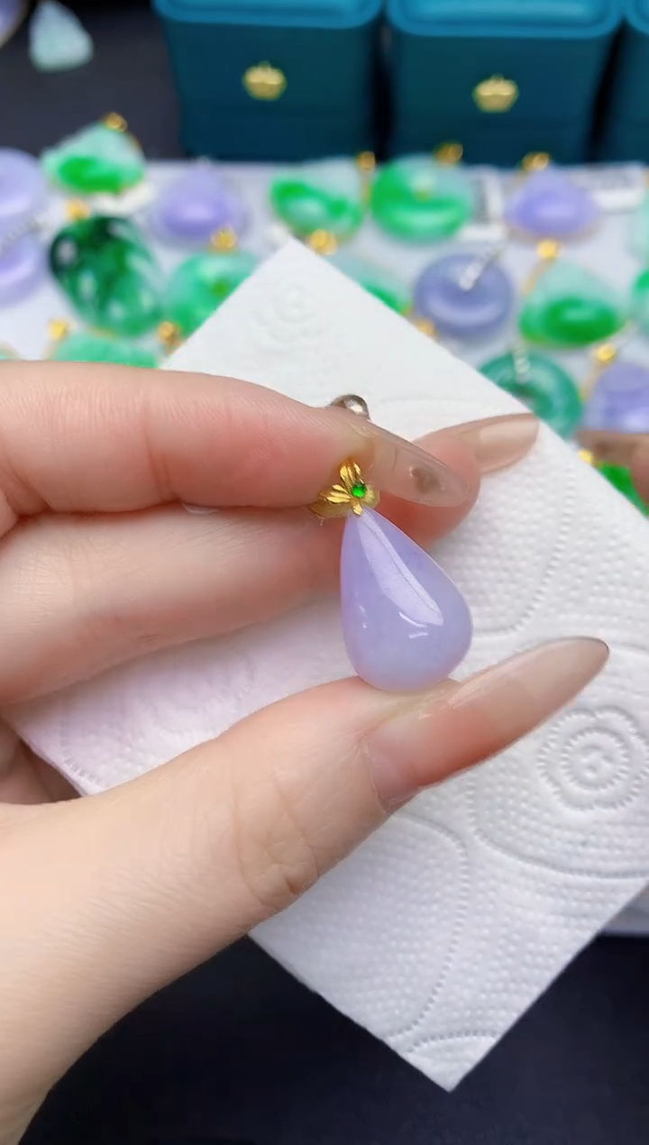 颈饰18K金镶嵌翡翠缅甸天然翡翠A货