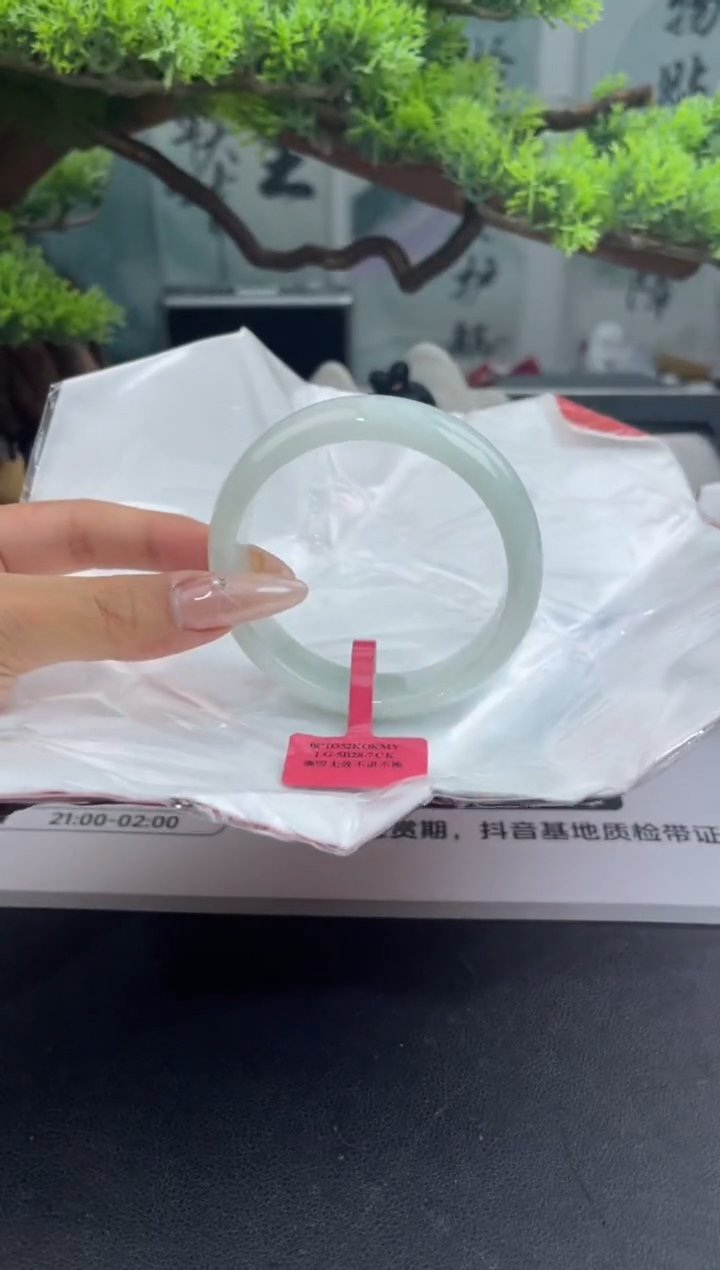 翡翠未镶嵌手镯6翡翠手镯