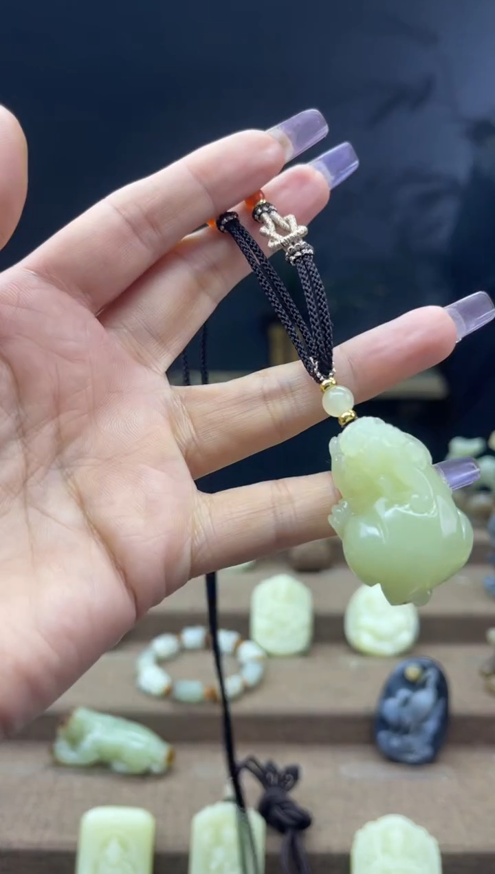 颈饰未镶嵌和田玉1