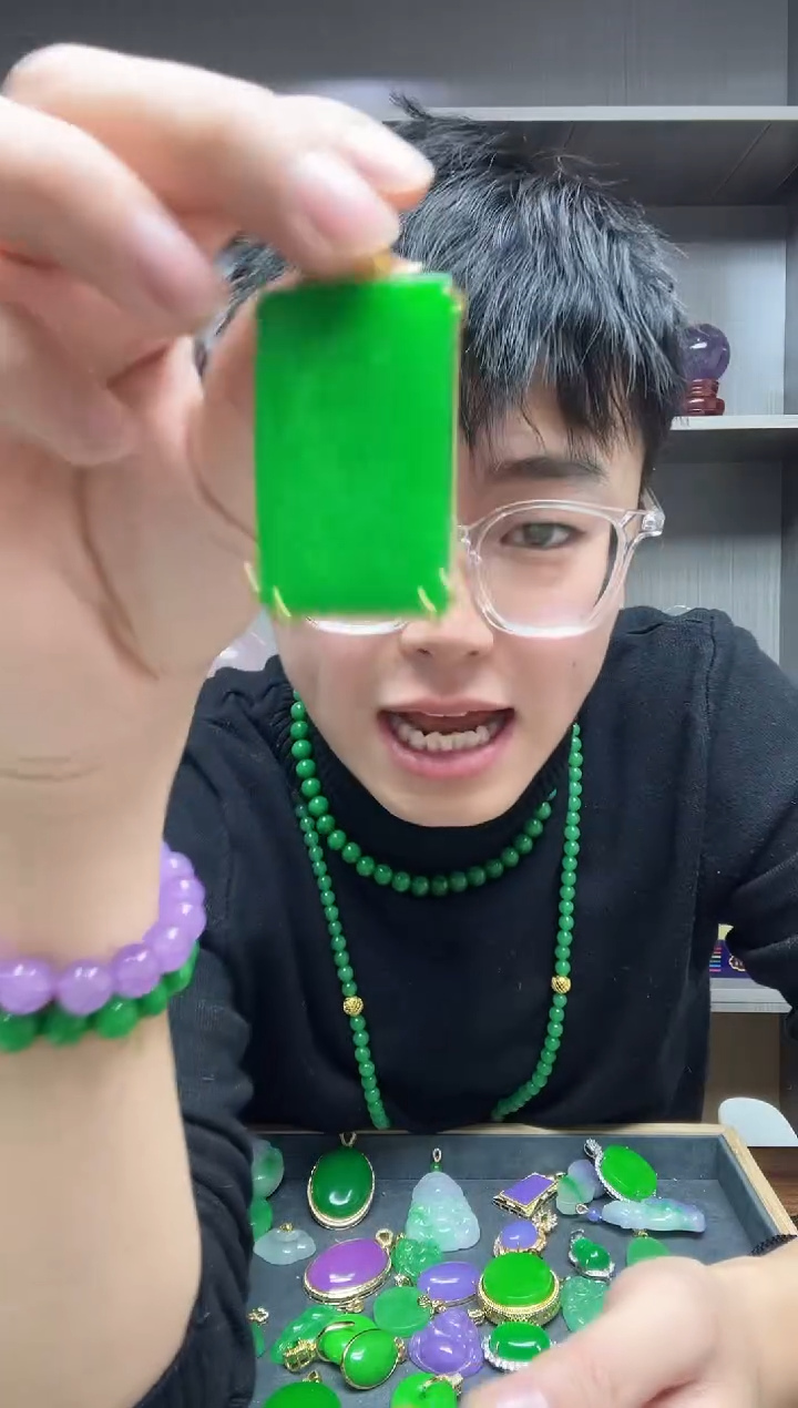 【闪购商品】翡翠吊坠(赠链)14K金镶嵌吊坠