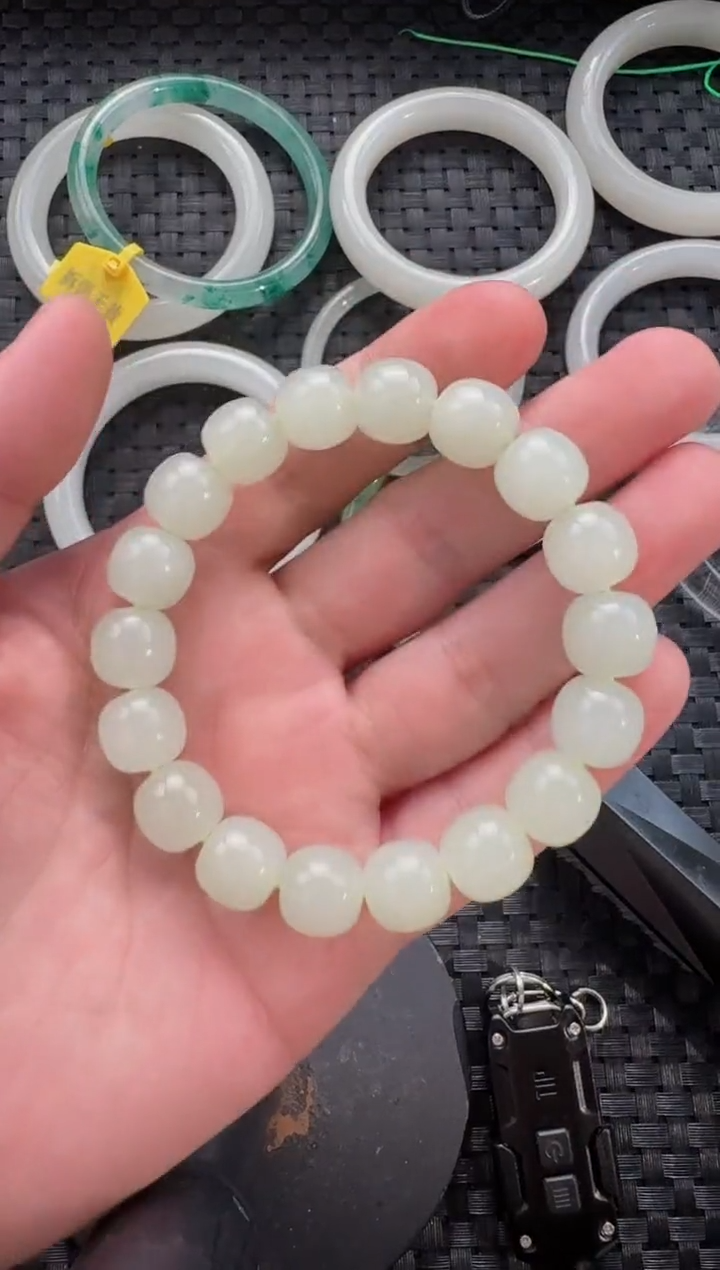 颈饰未镶嵌和田玉12*11晴水老型手串