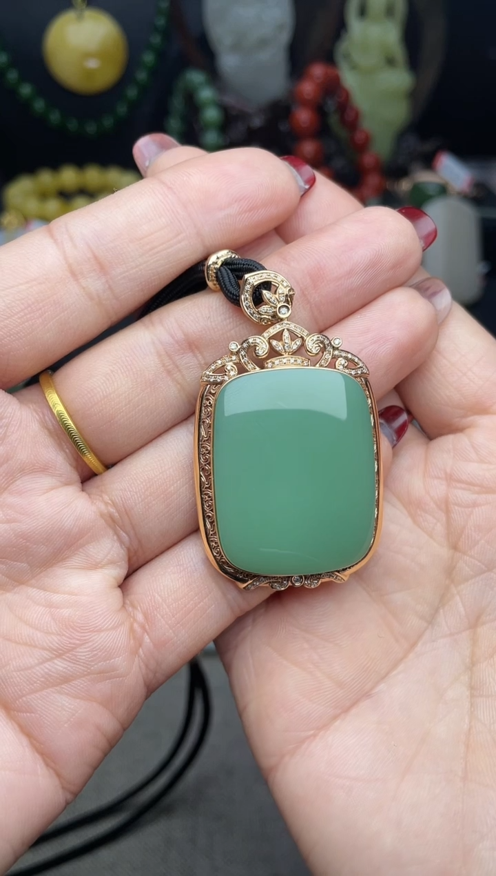 【闪购商品】和田玉颈饰18K金镶嵌高品吊坠