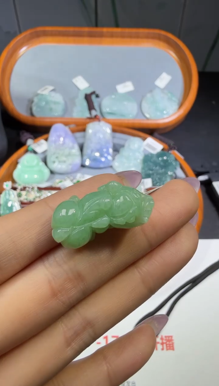 翡翠未镶嵌颈饰211.。。。。