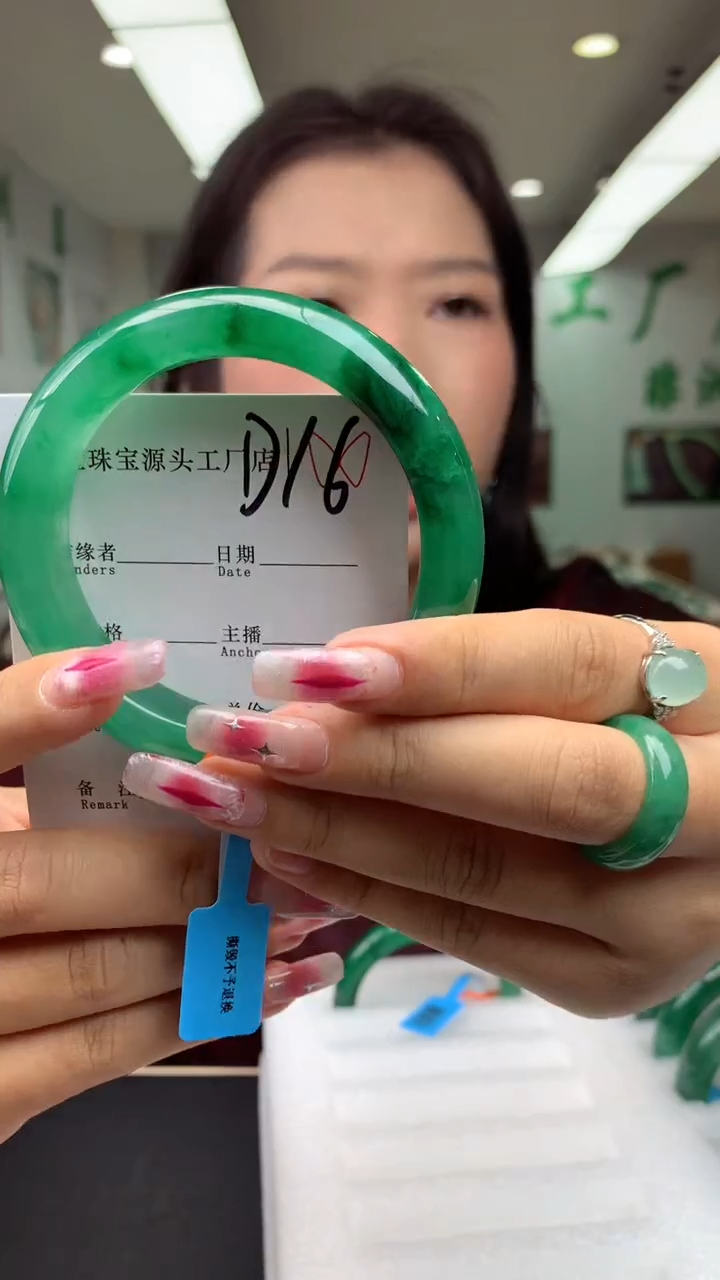 【闪购商品】石英质玉手镯未镶嵌59+