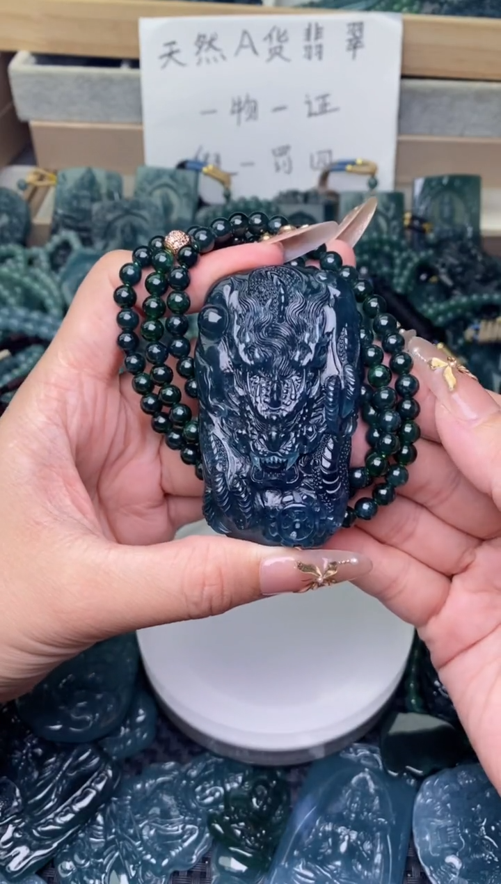 翡翠未镶嵌颈饰1          