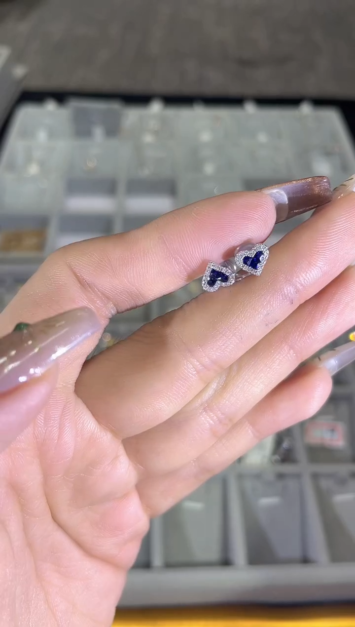 耳饰蓝宝石18K金镶嵌耳饰