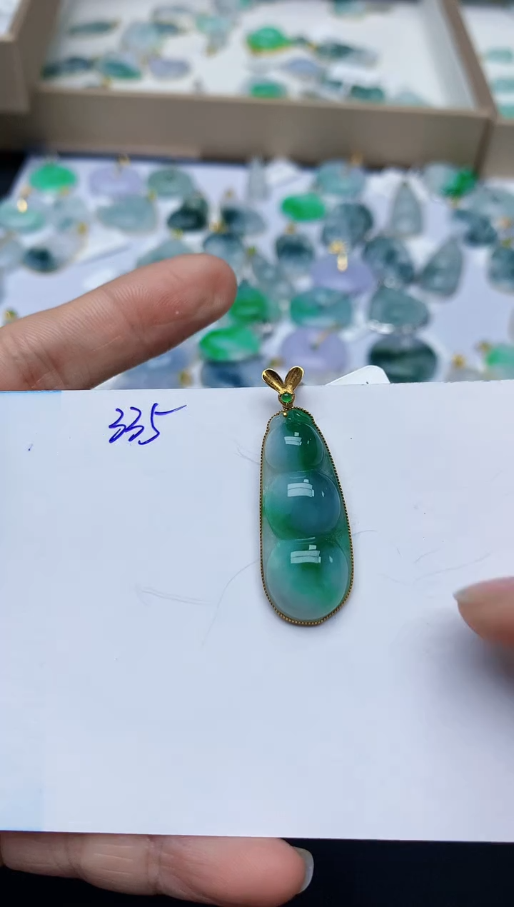 【闪购商品】翡翠颈饰18K金镶嵌天然翡翠A货    