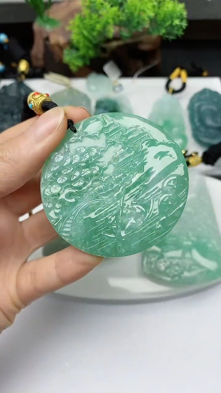 【闪购商品】翡翠颈饰未镶嵌