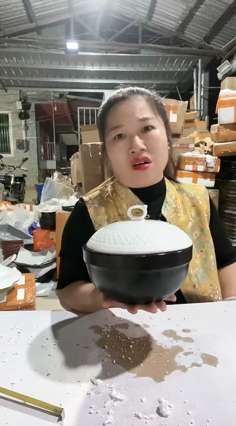 陶03瑕疵黑色砂锅碗白盖