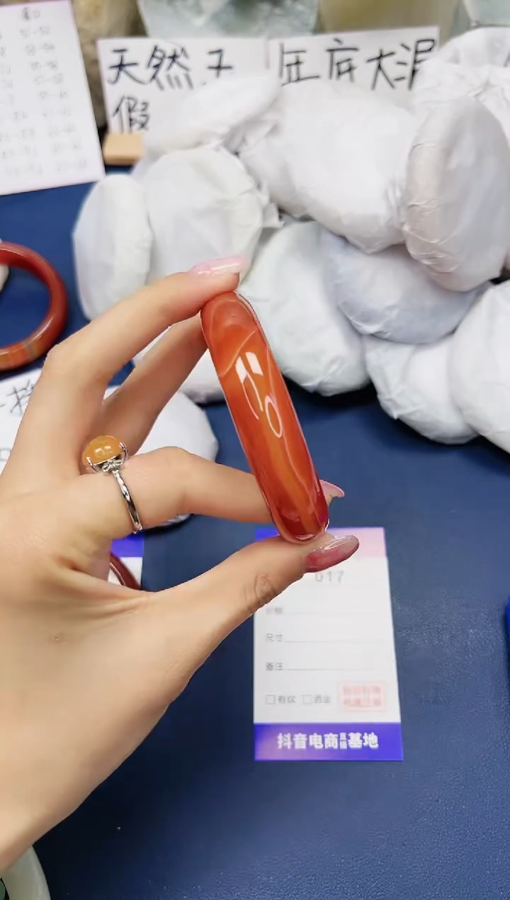 【闪购商品】石英质玉手镯未镶嵌17-玛瑙56圈口