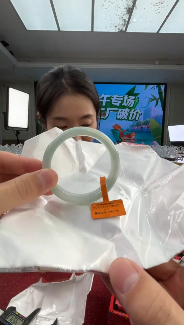 翡翠手镯未镶嵌19手镯