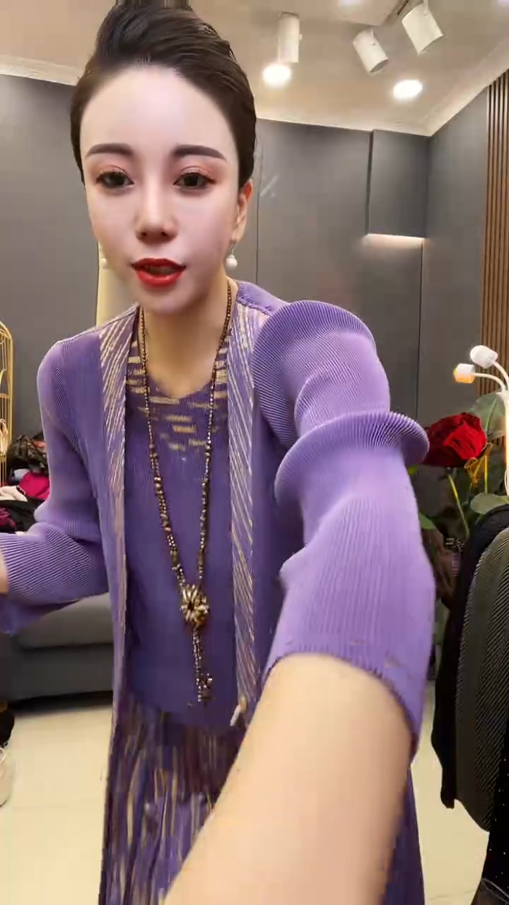 聚酯纤维（涤纶）紫色 金边裙