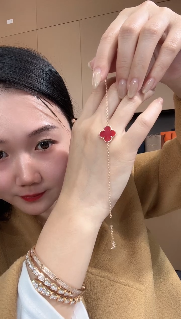 【闪购商品】玛瑙/玉髓手链18K金镶嵌红色k黄单花四叶草手链GHJ