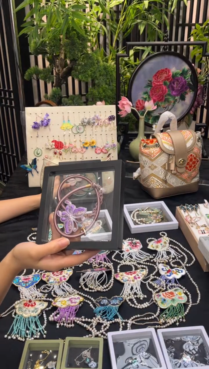 织绣星****运非遗苏绣手工饰品