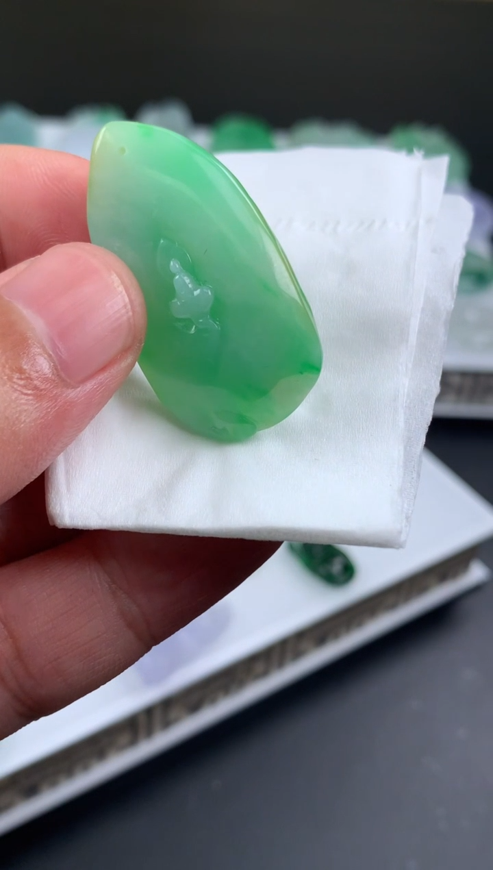 【闪购商品】定制翡翠未镶嵌翡翠